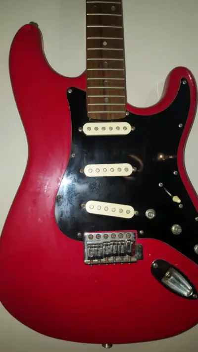 Guitarra eléctrica roja clásica - miniatura 1