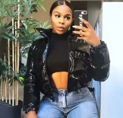 Chaqueta negra brillante mujer - miniatura 1