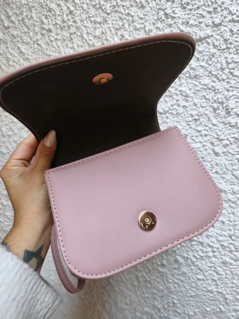 Cartera rosada con asa peluda - 4