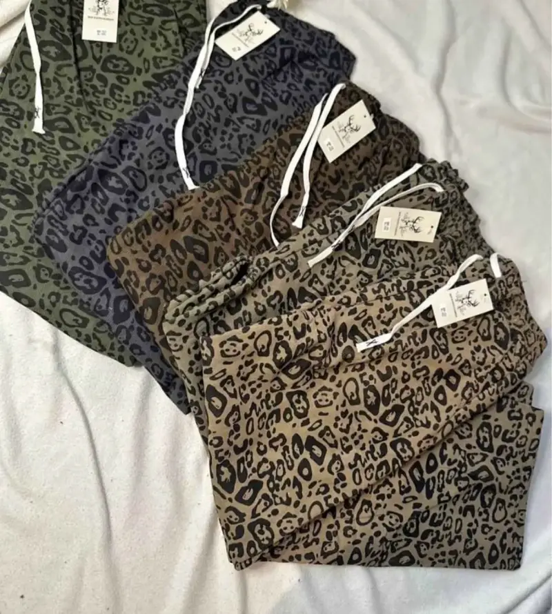 Pantalón con chiporro animal print - 1