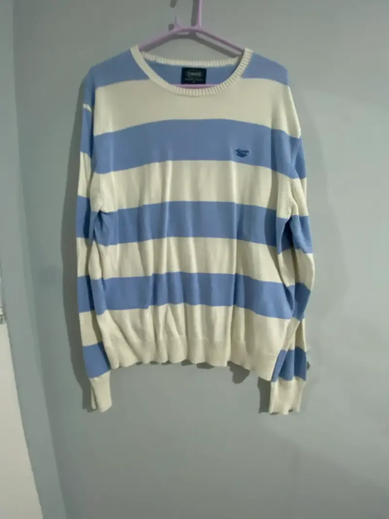 Suéter rayas azul y blanco