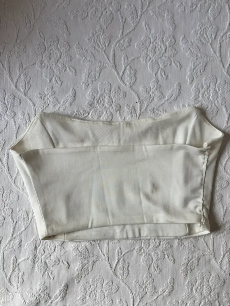 Top strapless blanco elegante - 2