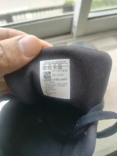 Zapatillas Adidas Negras - miniatura 2