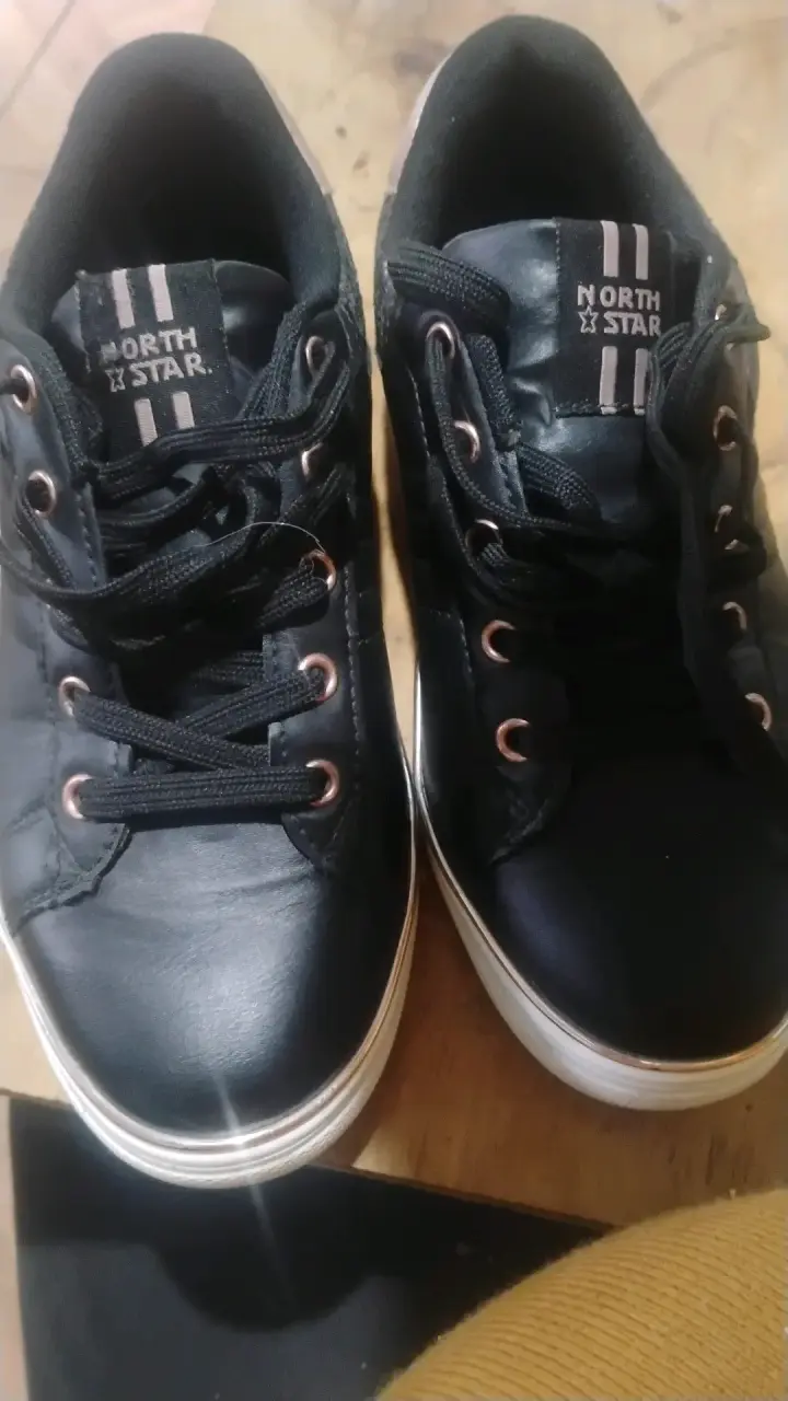 Zapatillas negras North Star