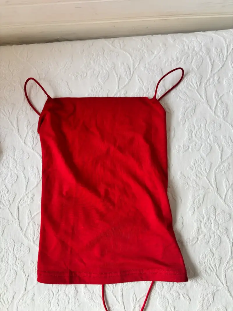 Polera roja tirantes delgados - 1