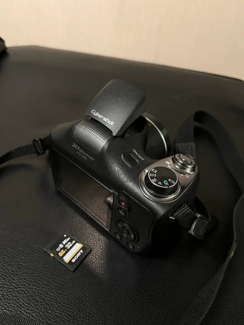 Cámara Sony H300 con zoom óptico 35x - 2