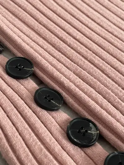 Vistiso rosado ajustado de cuello alto - miniatura 2