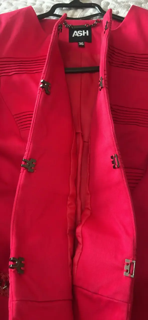 Chaqueta roja elegante - 4