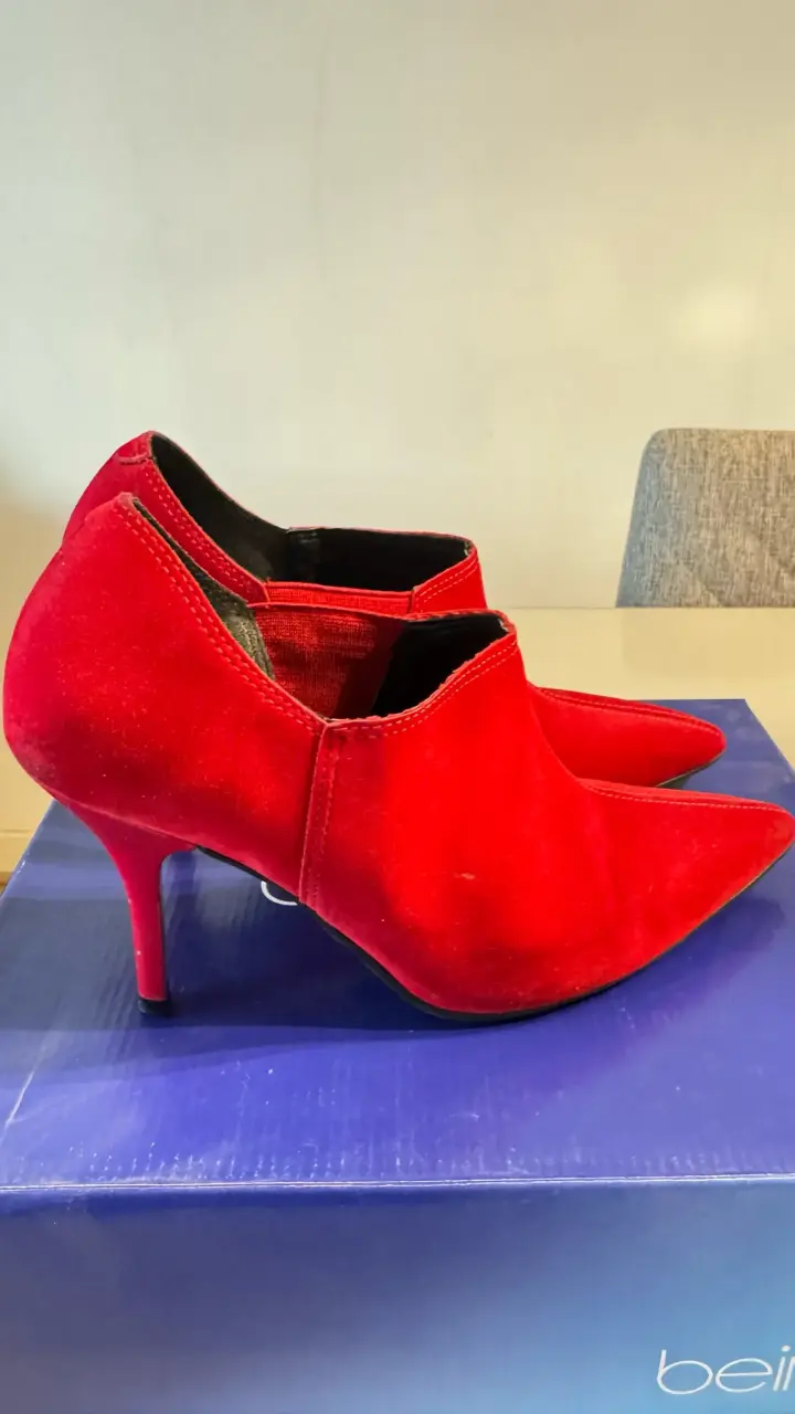 Zapatos rojos de tacón alto - 2