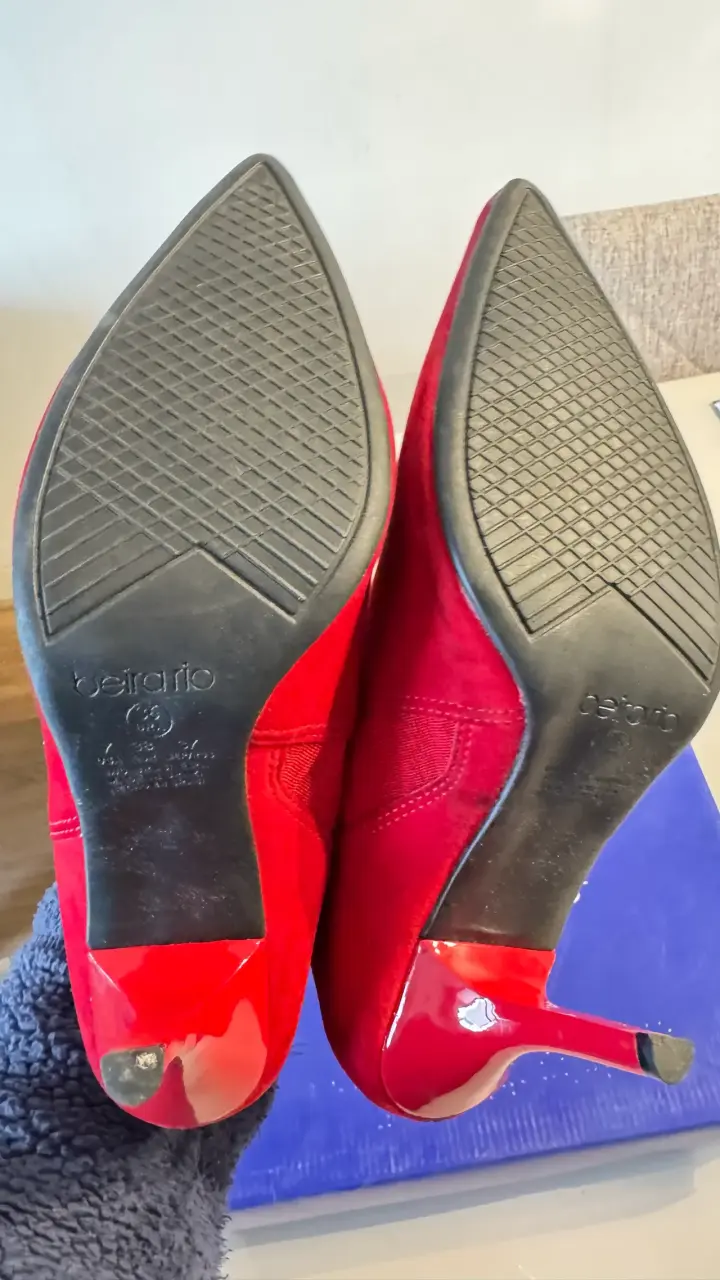 Zapatos rojos de tacón alto - 3