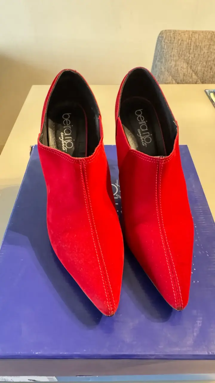 Zapatos rojos de tacón alto - 4