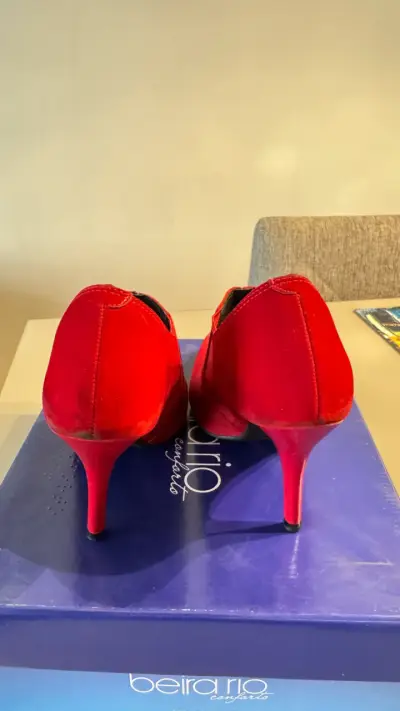 Zapatos rojos de tacón alto - miniatura 5