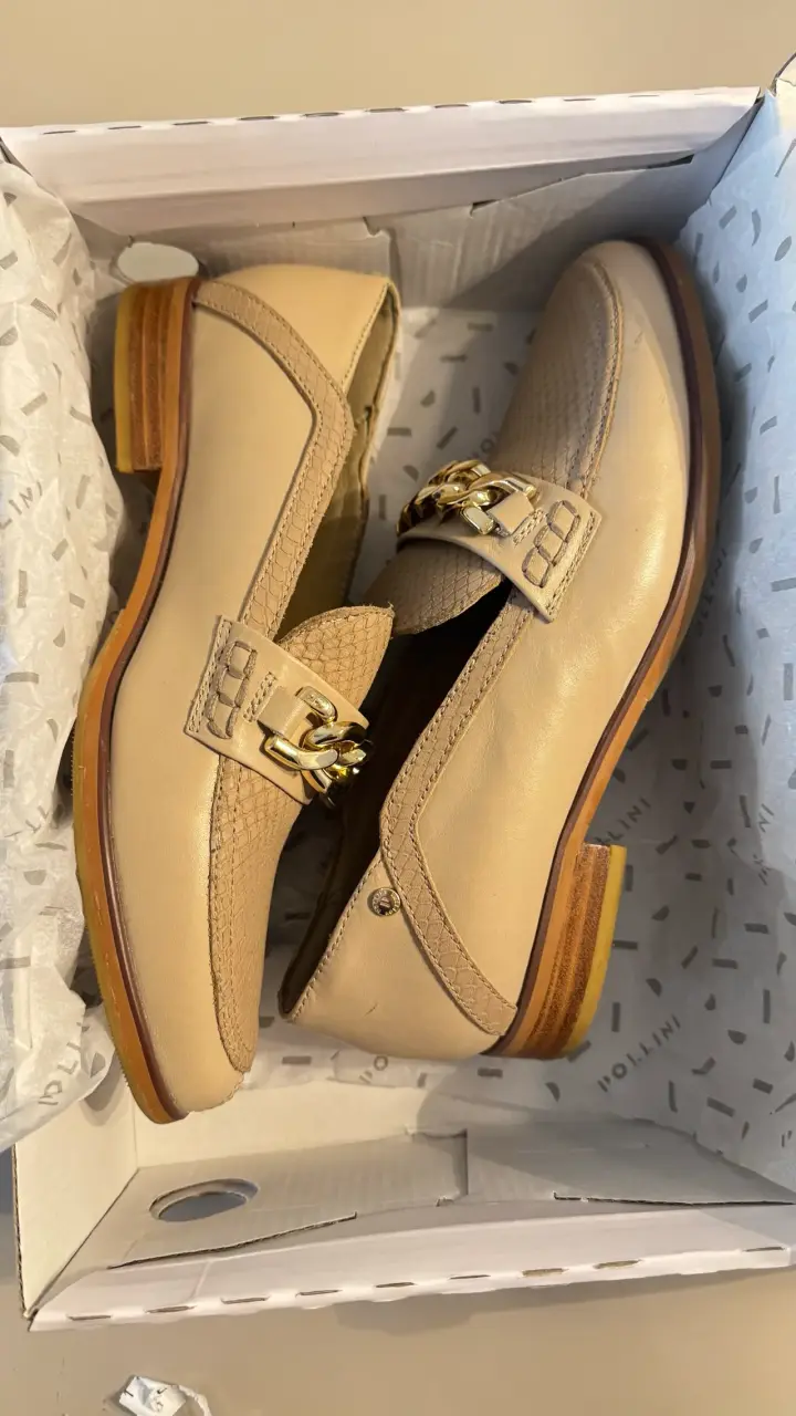 Zapatos Pollini beige con cadena - 2