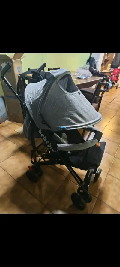 Coche de bebé plegable gris - miniatura 1
