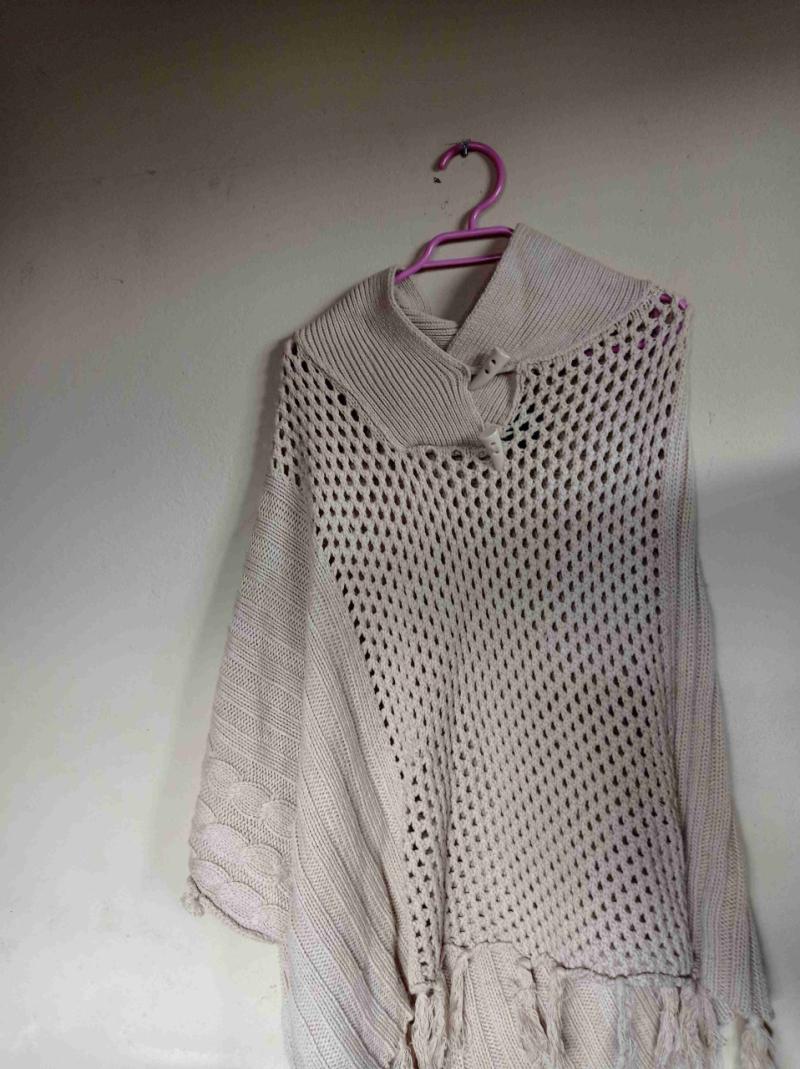 Poncho tejido beige - 2