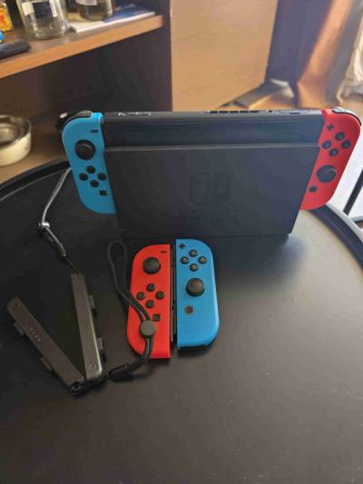 Consola Nintendo Switch con Joy-Con - miniatura 1