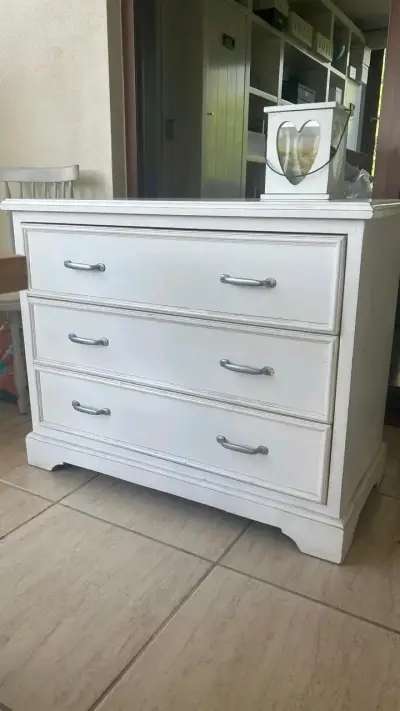 Cómoda blanca de 3 cajones - miniatura 2
