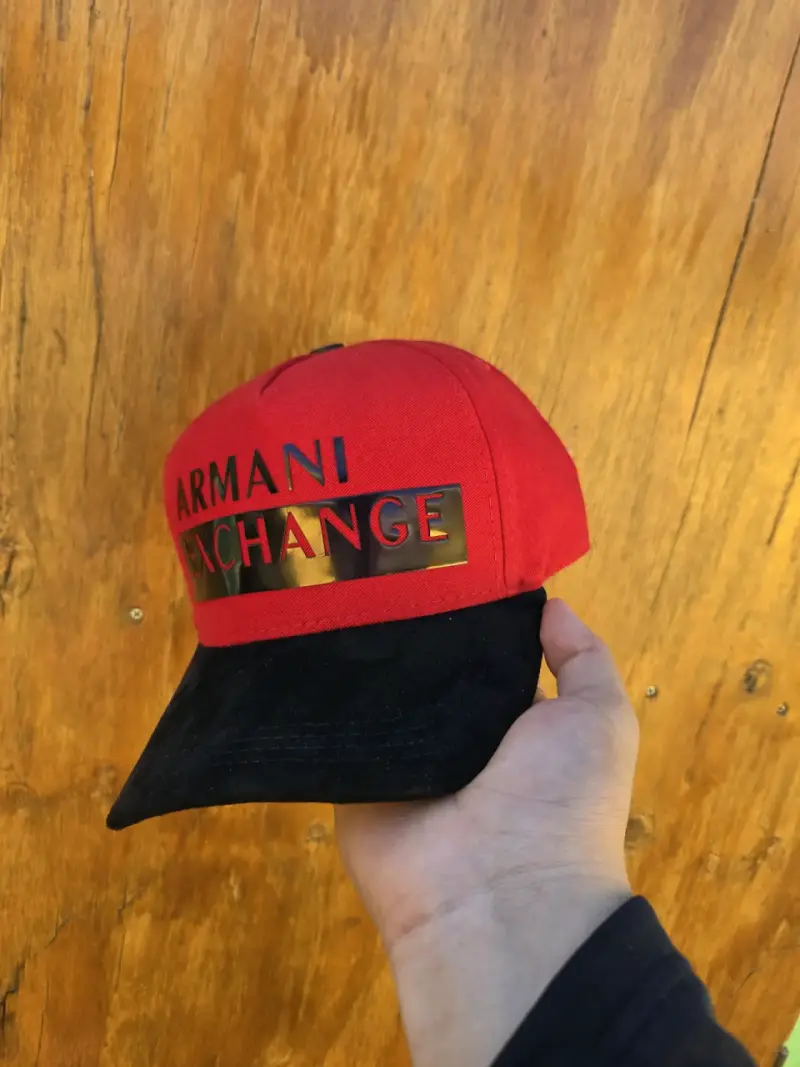 Gorra roja Armani Exchange
