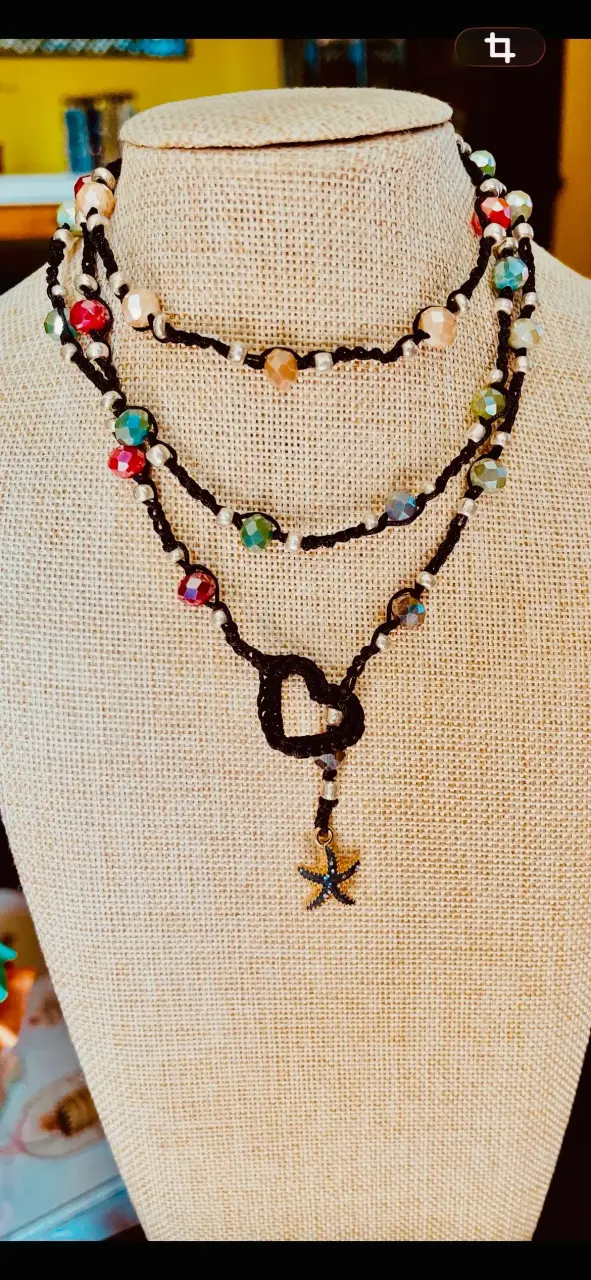 Collar artesanal rojo y negro - 5