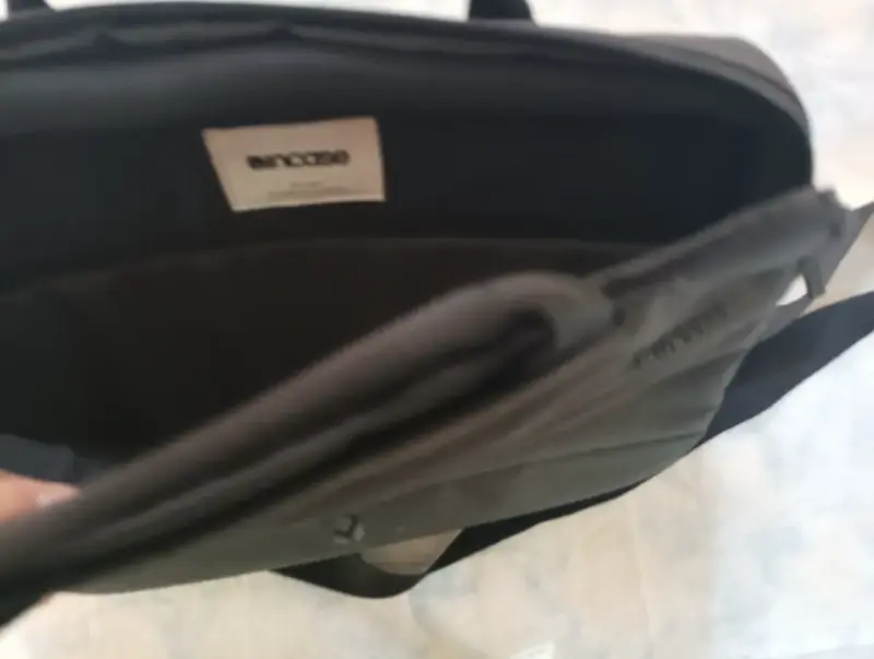 Bolso Incase para Notebook 13” (Gris) - 3