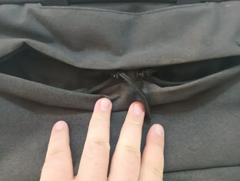 Bolso Incase para Notebook 13” (Gris) - 4