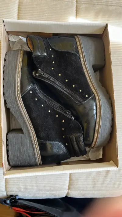 Botines negros con plataforma - miniatura 1