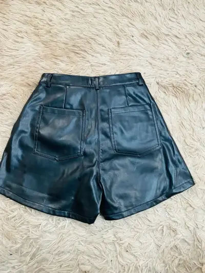 Shorts de cuero con flecos - miniatura 2