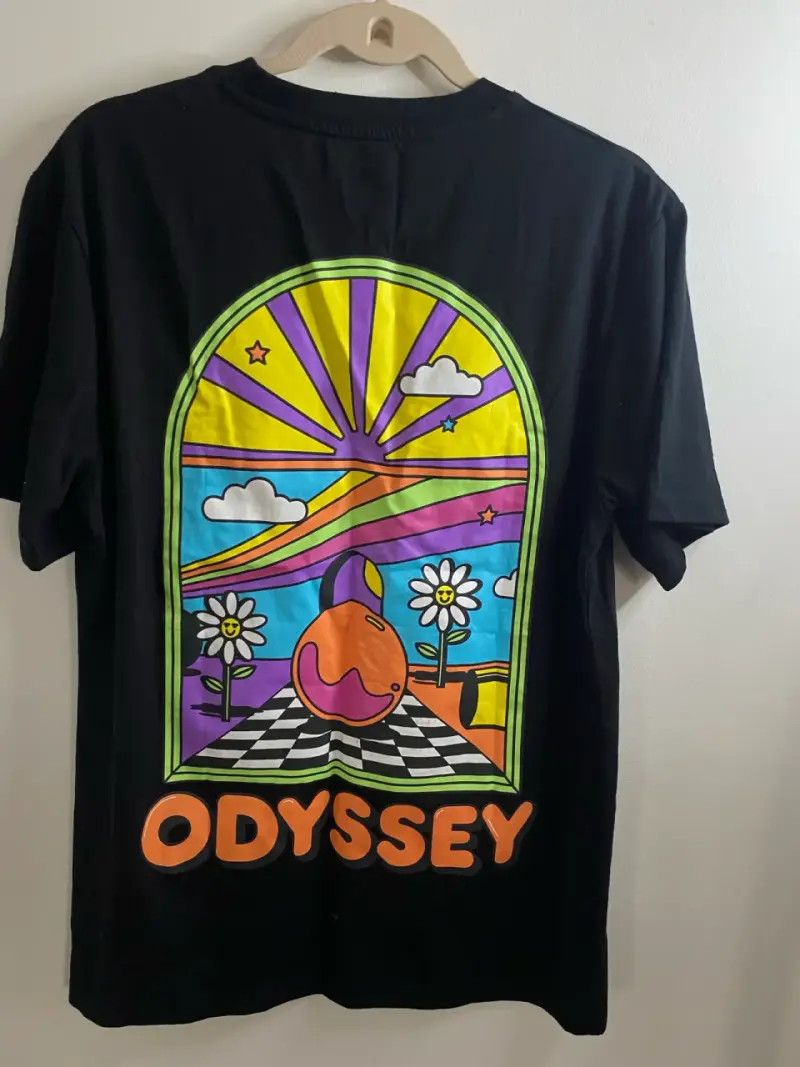 Polera negra Endless Odyssey - 2