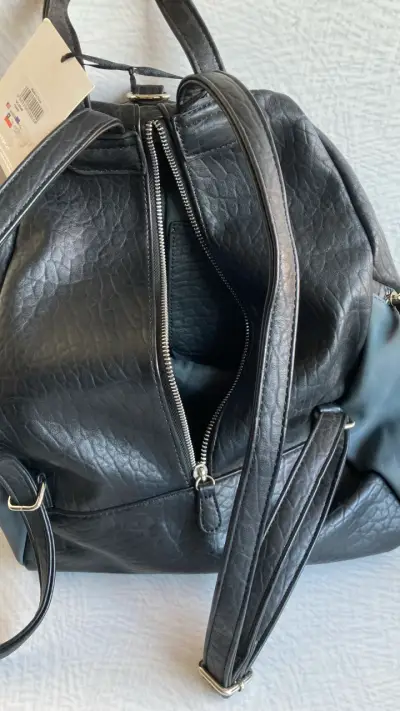 Mochila de cuero gris y negra - miniatura 4