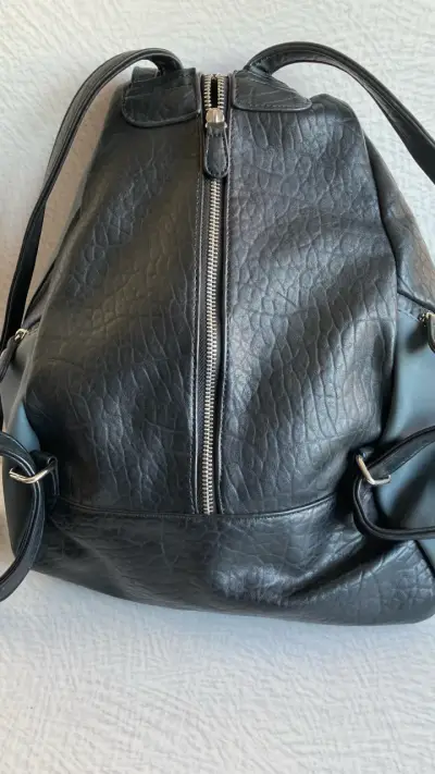 Mochila de cuero gris y negra - miniatura 5
