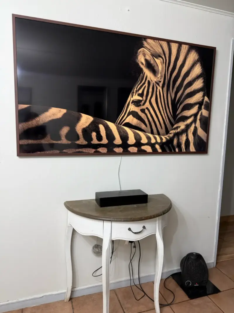 Televisor grande de pared