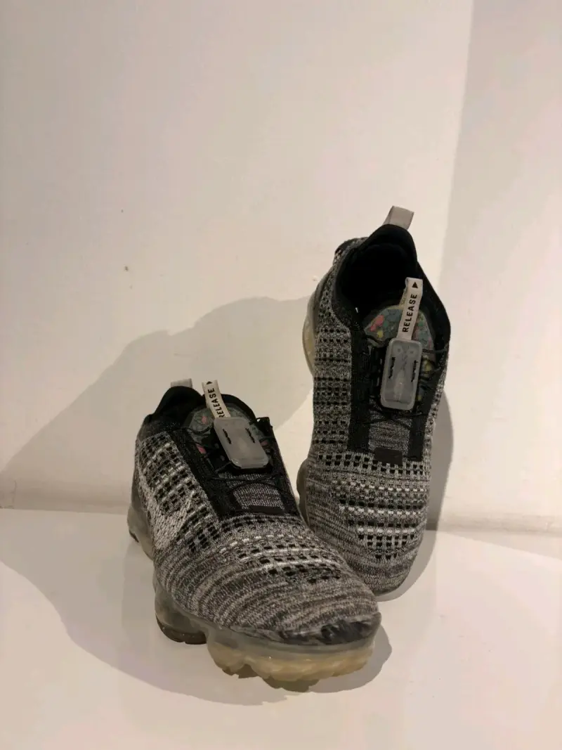 Fardo de zapatillas de marca - 2
