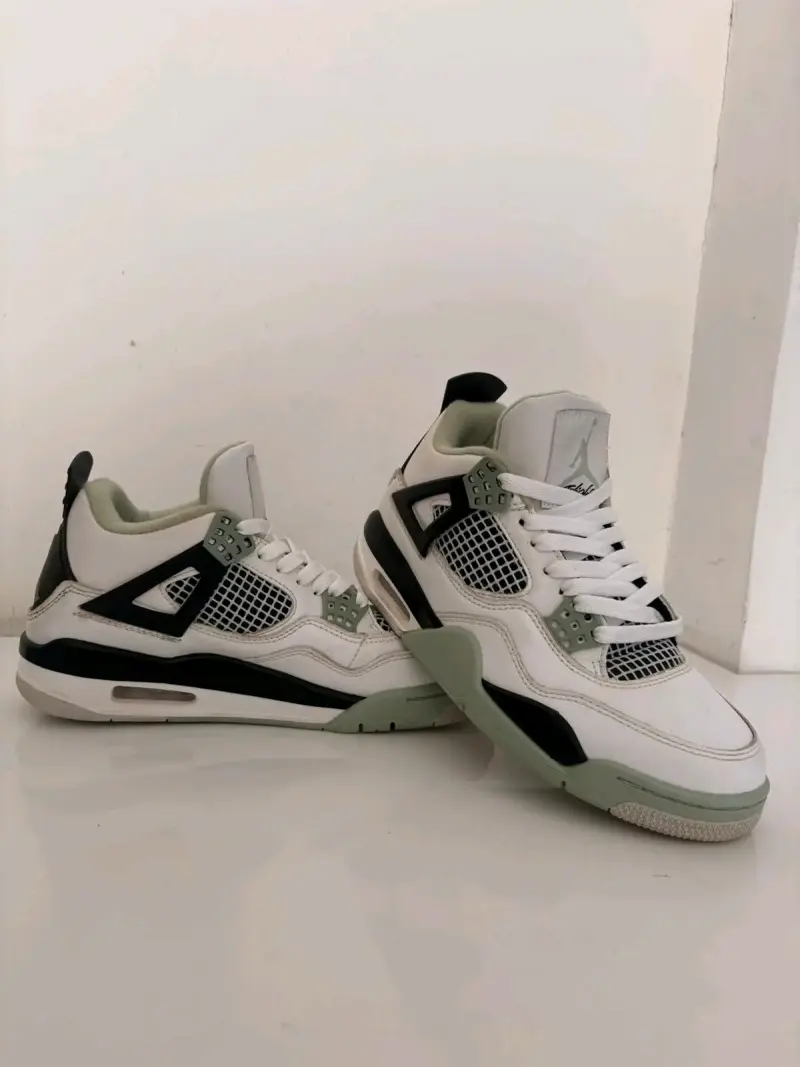 Fardo de zapatillas de marca - 3