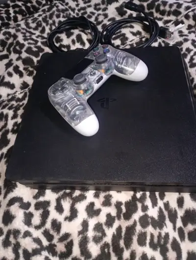 Consola PlayStation con control - miniatura 1
