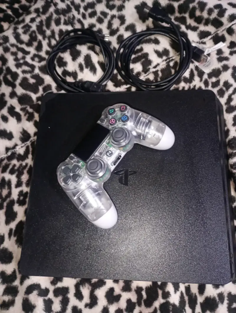 Consola PlayStation con control - 2