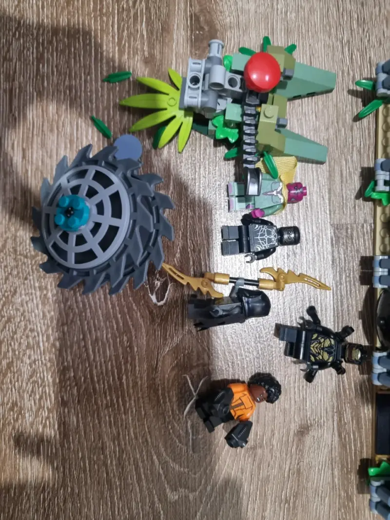 LEGO Marvel Super Heroes Vengadores: Infinity War - 2