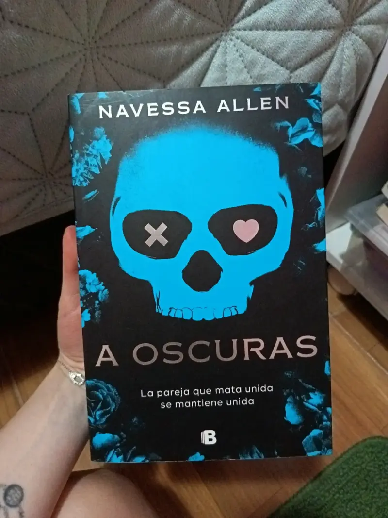 Libro 'A Oscuras' de Navessa Allen
