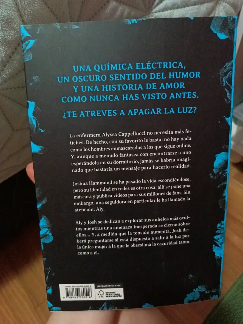 Libro 'A Oscuras' de Navessa Allen - 2