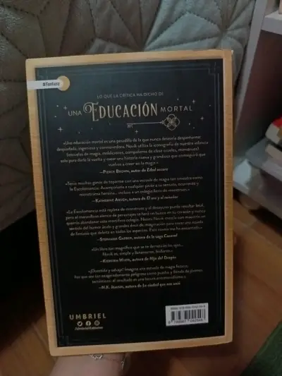 Libro 'Una Educación Mortal' - miniatura 2