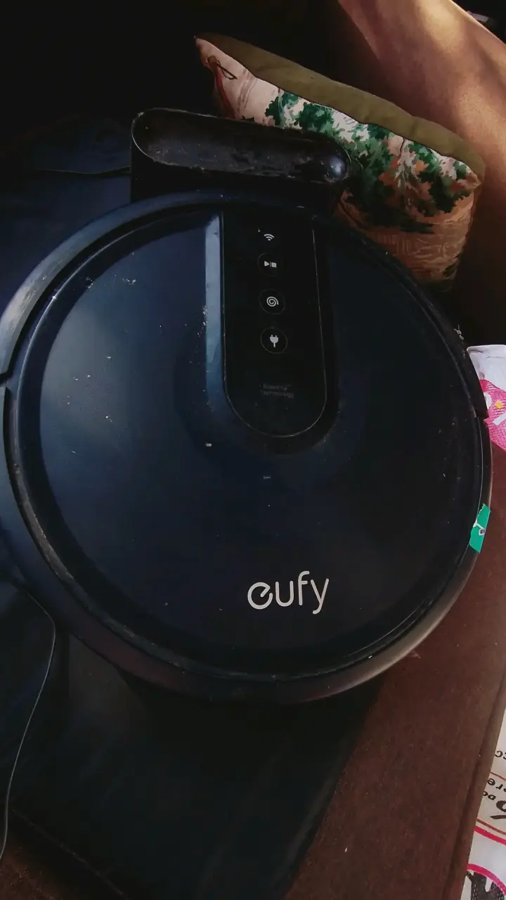 Aspiradora robot Eufy negra - 1