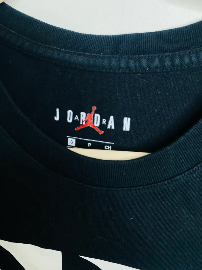 Polera negra Jordan 23 - 3