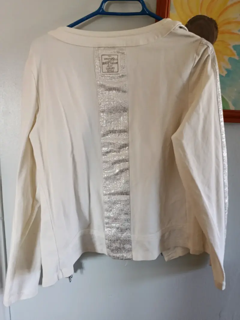 Chaqueta blanca con detalles brillantes - 3