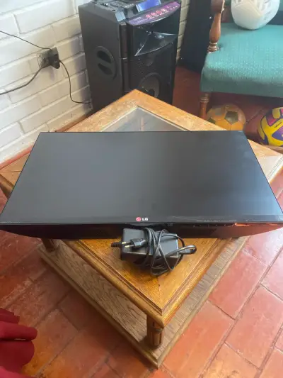 Monitor LG 74,5 Hz con su cable - miniatura 2