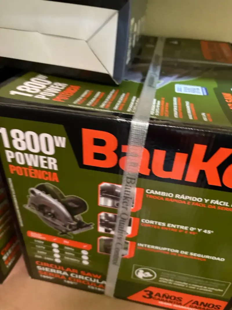 Sierra circular 1800W Bauker nueva