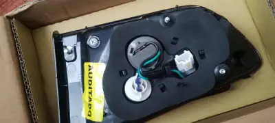 Foco trasero izquierdo Kia Rio - miniatura 4