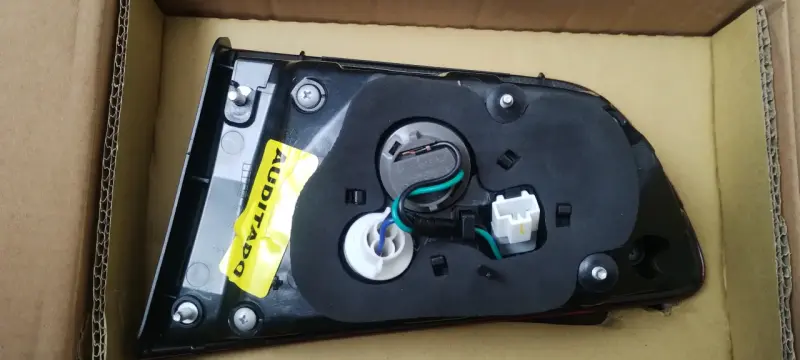 Foco trasero izquierdo Kia Rio - 5