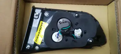 Foco trasero izquierdo Kia Rio - miniatura 5