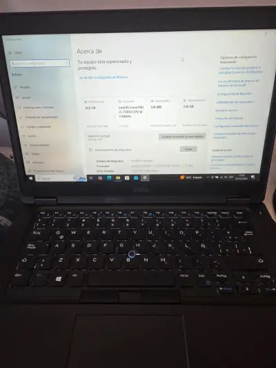 Laptop Dell negra en buen estado - miniatura 2