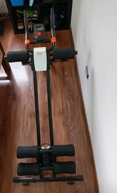 Bicicleta estática con monitor - miniatura 3