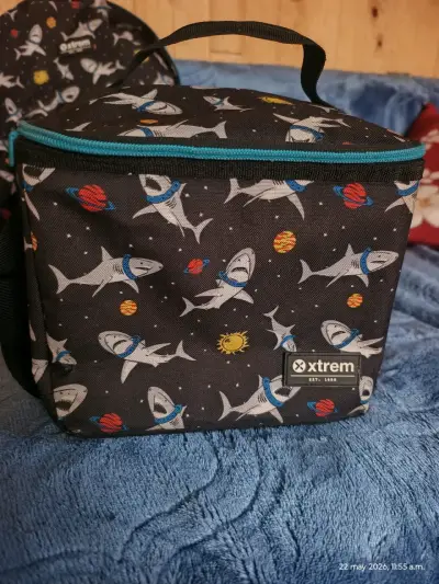 Lonchera Xtrem con diseño de tiburones - miniatura 1